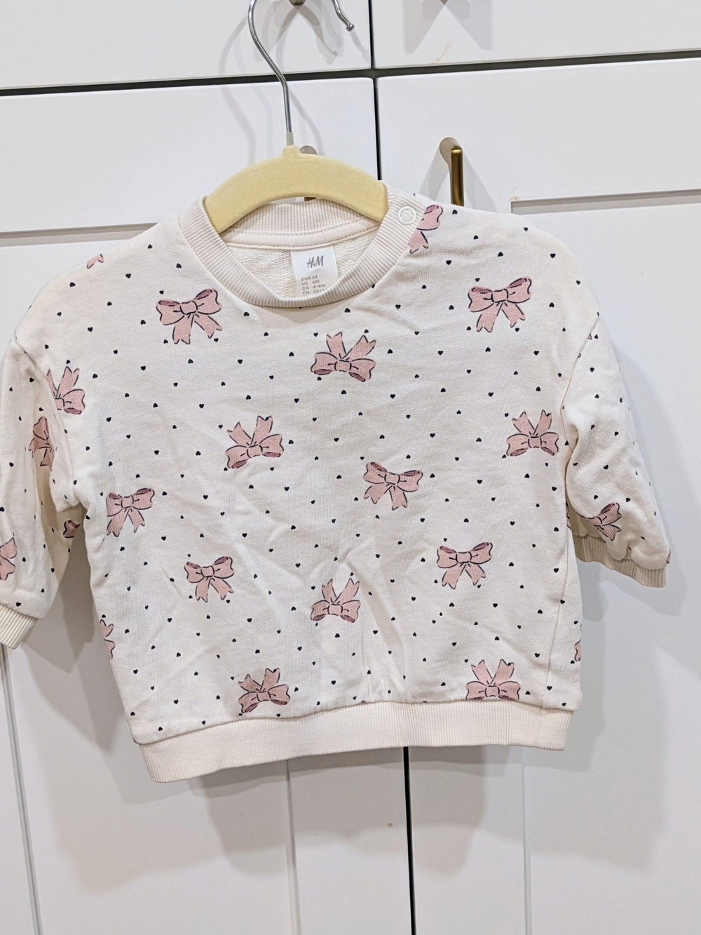 H&M Cream Sweatshirt with Pink Bow Print